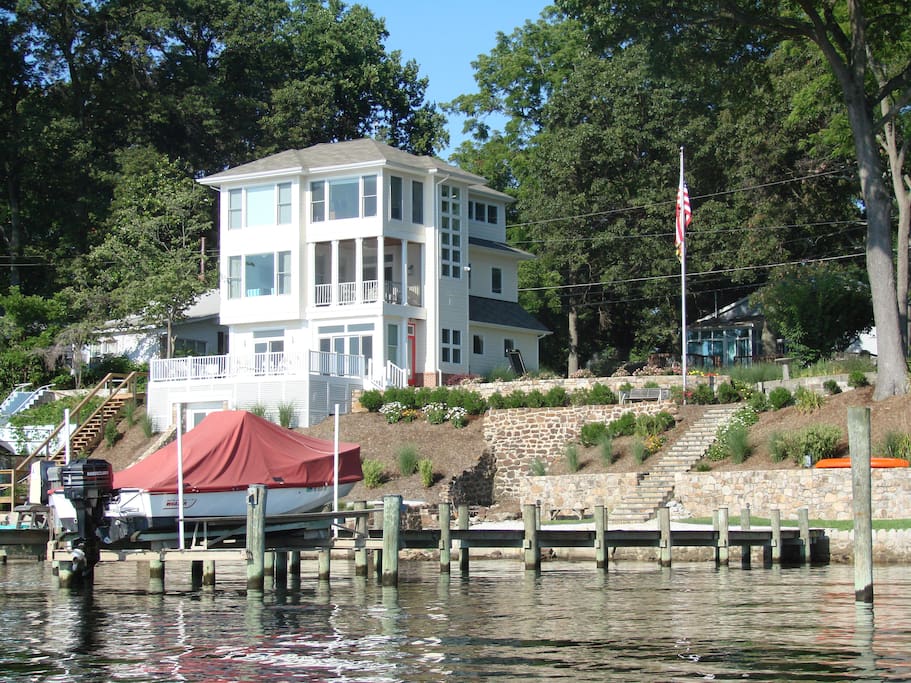 Severn River Waterfront Home Houses for Rent in Crownsville, Maryland, United States