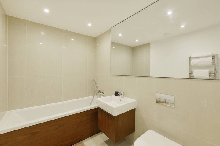 Homely, Modern, 2bed 2bath, SW1 gallery image 4