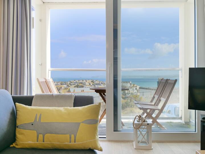 Stylish Sea View Apartment With Balcony St Ives Apartments for Rent