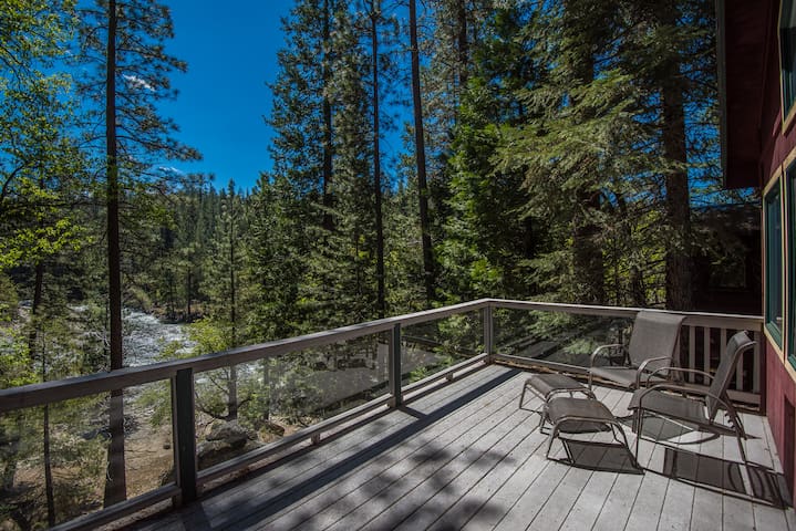 Yosemite Riverside Cabin -View-Deck-WiFi-Fireplace