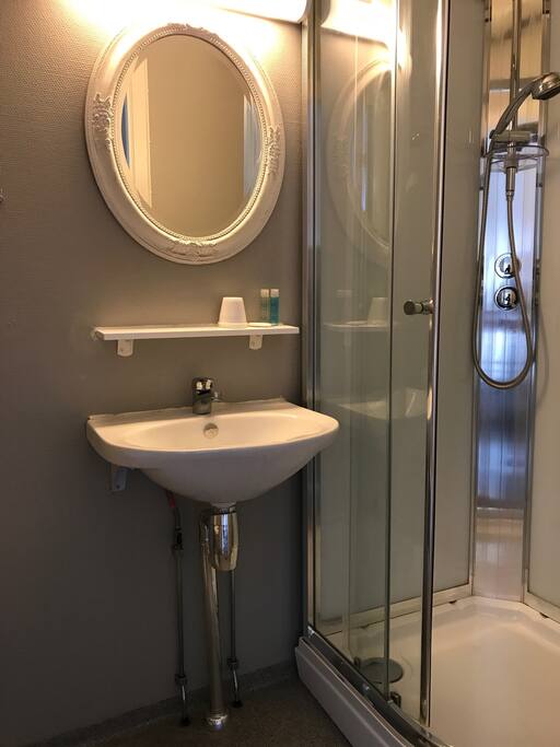 Private bath room