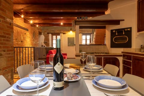 Top Airbnb: PEIRAGAL – new, in the historical centre a La Morra