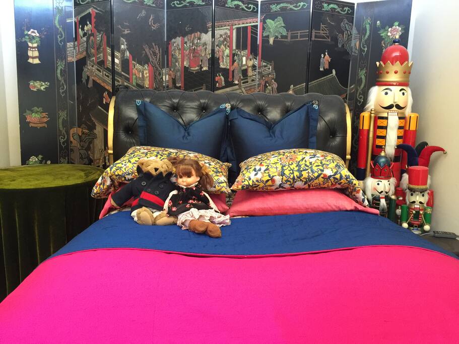 queen bed