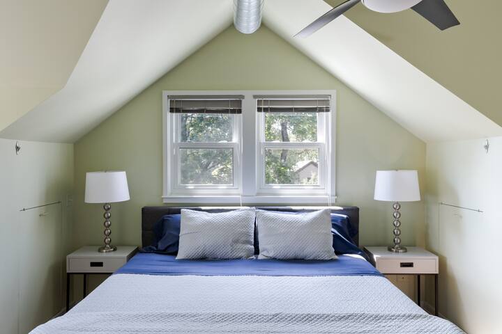 Huge Sunlit Gem, Free Parking, No Cleaning Fee gallery image 3