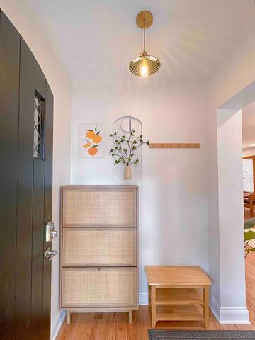 Luxury Family Home 6bed/3bath/4parking in Chicago gallery image 3