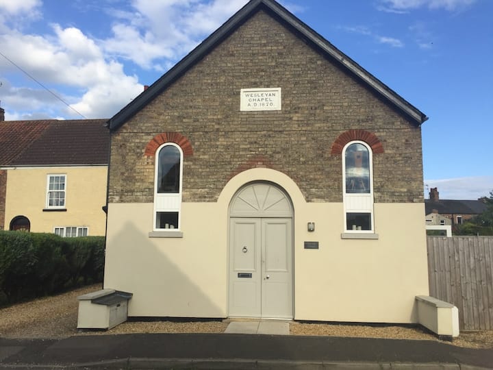 Fab double in old chapel + 3 cats : “London Room”