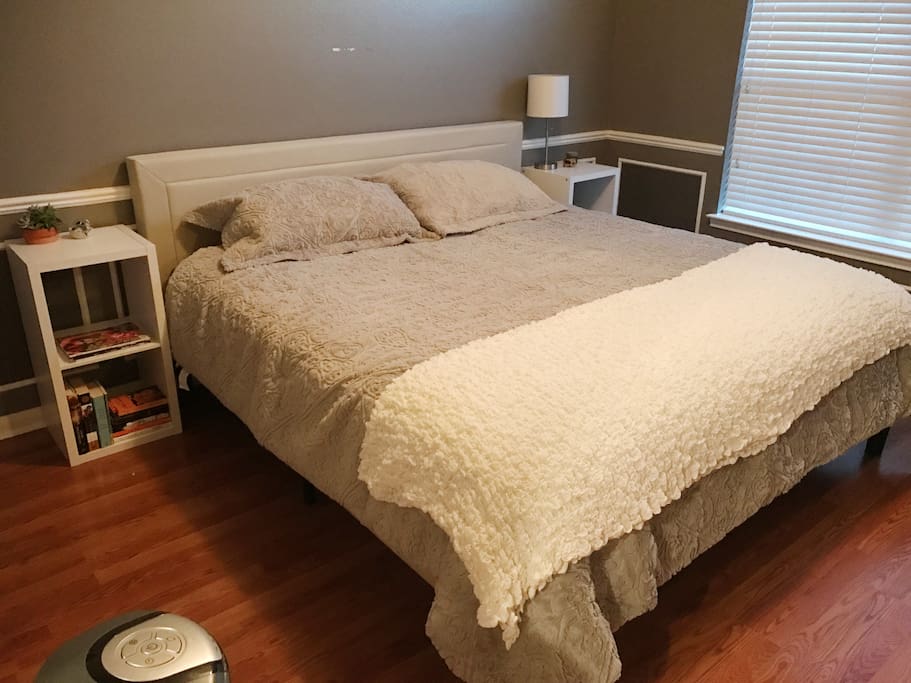 Guest room #2 - king sized bed