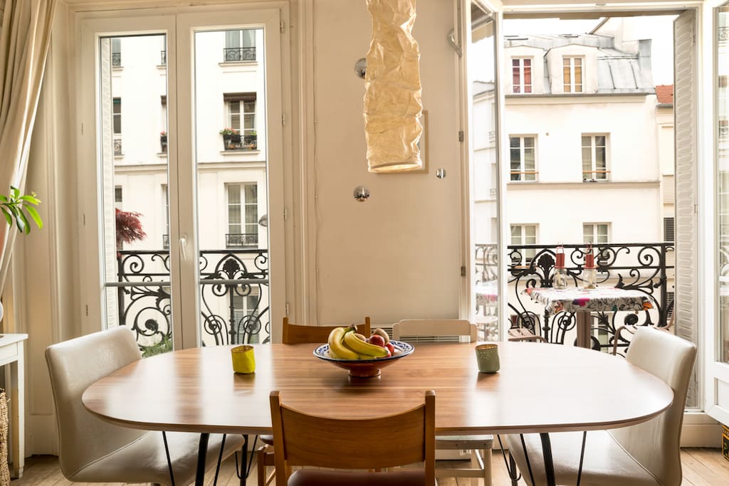 Vue du salon et du balcon