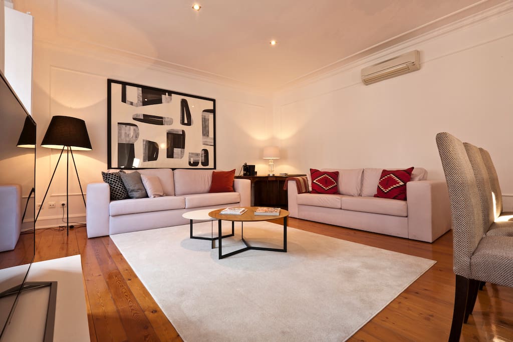 Living Room with 2 confortable sofas, TV (Cable TV with Sport TV), Bluetooth Bose Sound System and Air Condition for cooling and heating