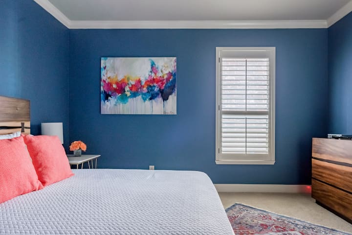 Head Into Downtown From a Dallas Dreamhouse gallery image 2