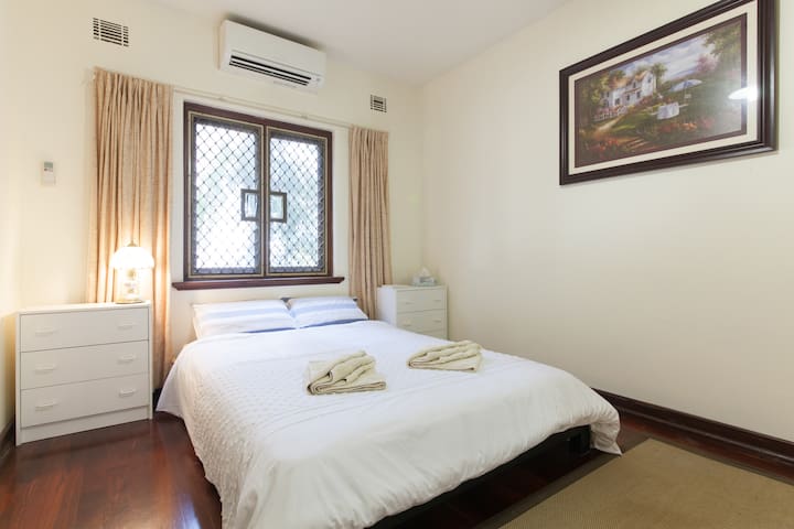 B2 Nedlands Apartment Cafes Restaurants More Apartments For