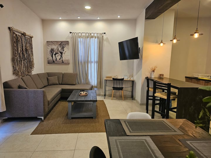 Deluxe Apartment In Downtown With Parking & Ac - San Miguel de Allende