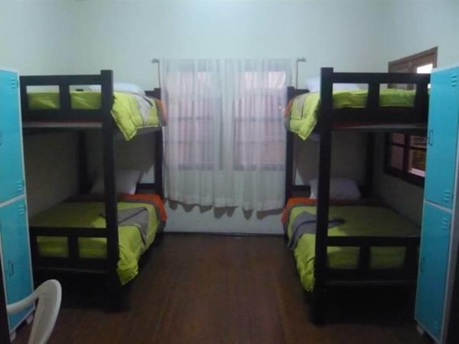 4 Camas en cuarto compartido -