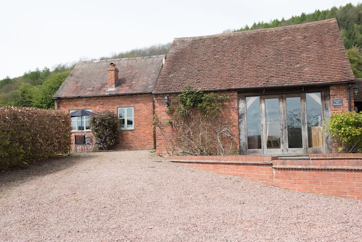 The Garden Cottage, Yarhampton