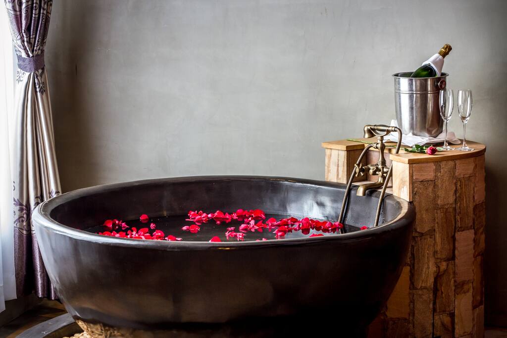 Round-Bathtub