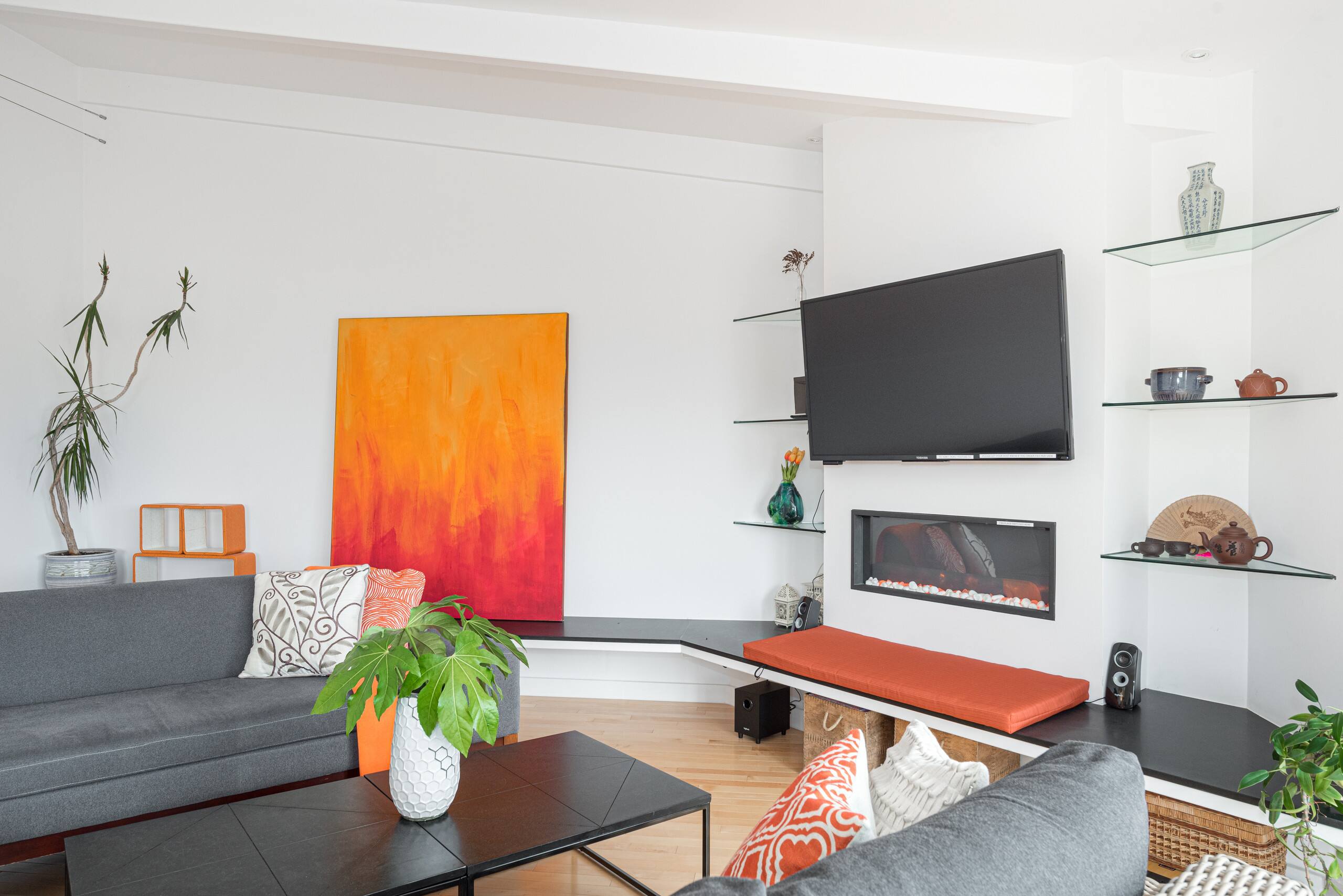 Home in San Francisco · ★5.0 · 2 bedrooms · 2 beds · 2 private baths - Image 4