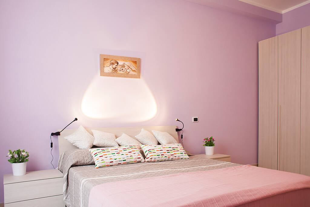 Camera matrimoniale con poltrona letto per un terzo ospite