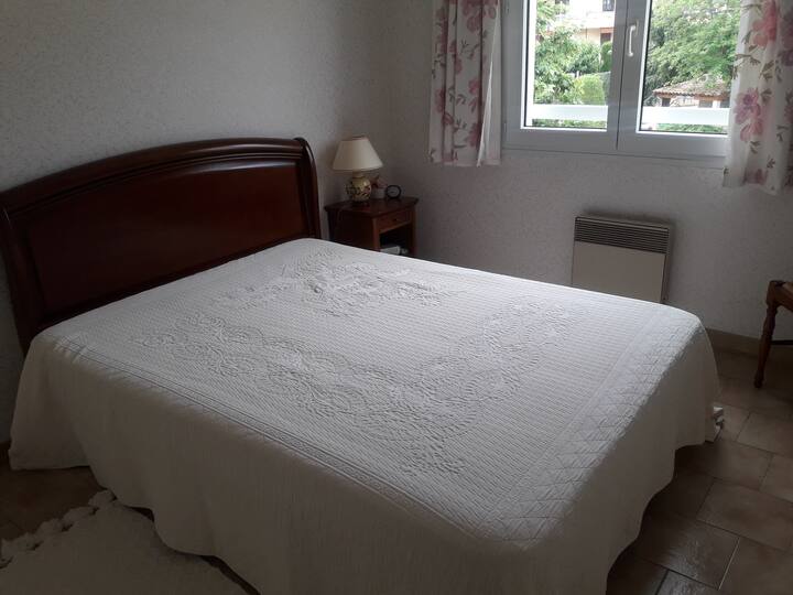 Chambre 1 10 m2 (lys 140)