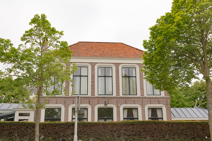Duinborg Margriet, Modern Comfort, Klassiek Huis. - Domburg