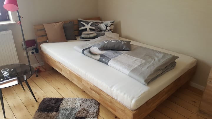 Franz. Bett mit einer Matratze 140x200 cm
