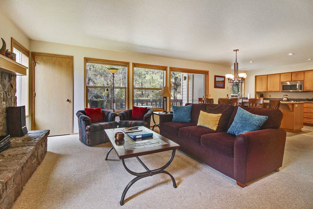 Couch,Furniture,Indoors,Room,Living Room