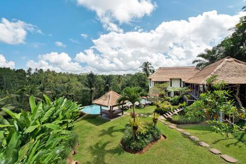 "Luxurious UBUD 7 BDR Villa. + 2 Swimmingpools. "