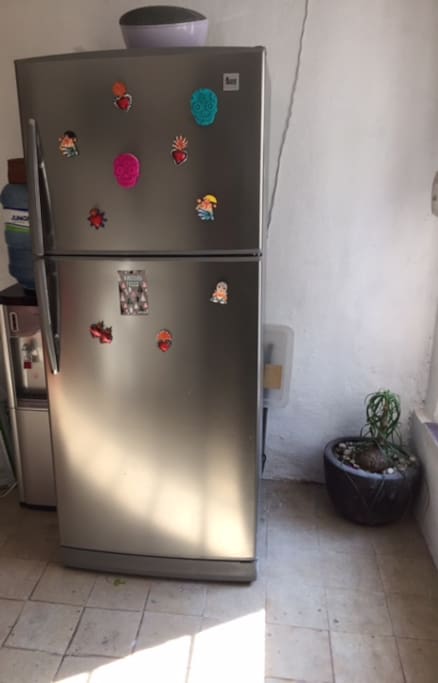 Tienes acceso a una charola del refrigerador.