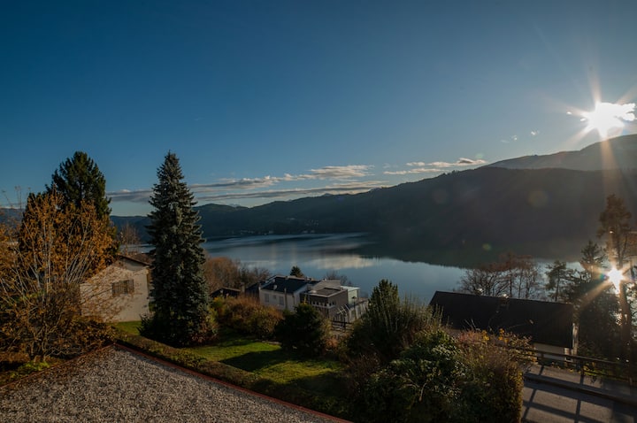 Apartment with magnificent lake view Top 6