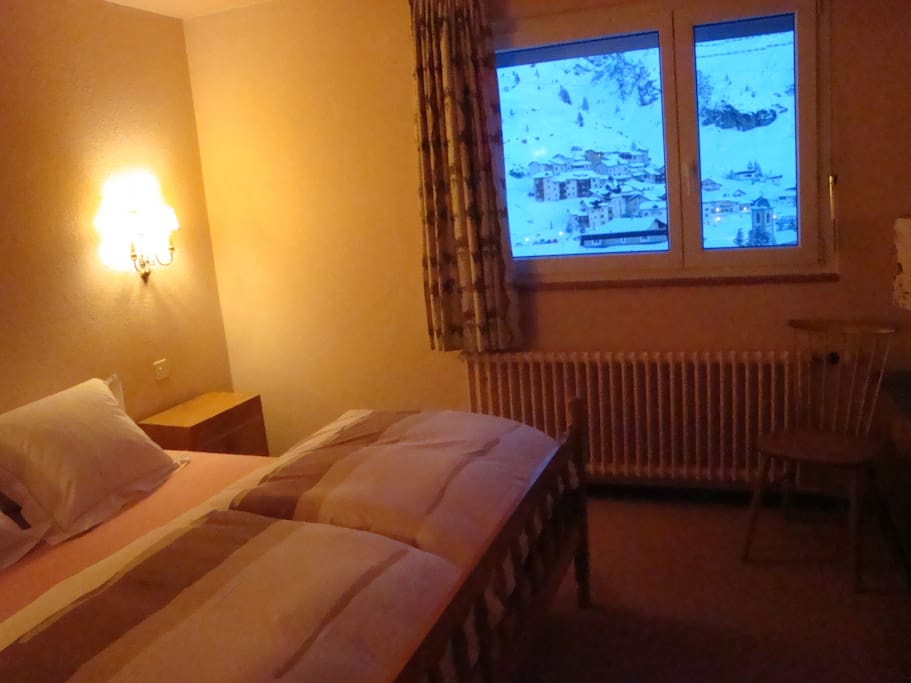 Bedroom 1 -queensize
