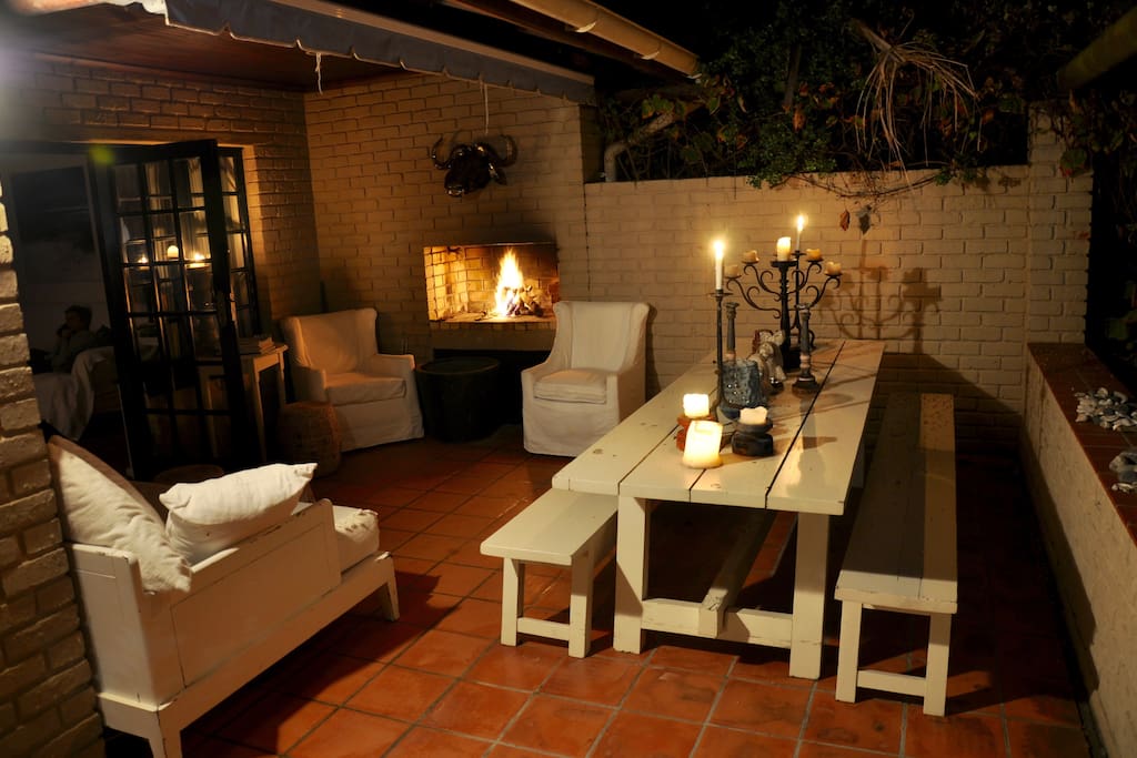 Cosy, spacious outside lounge area/fireplace