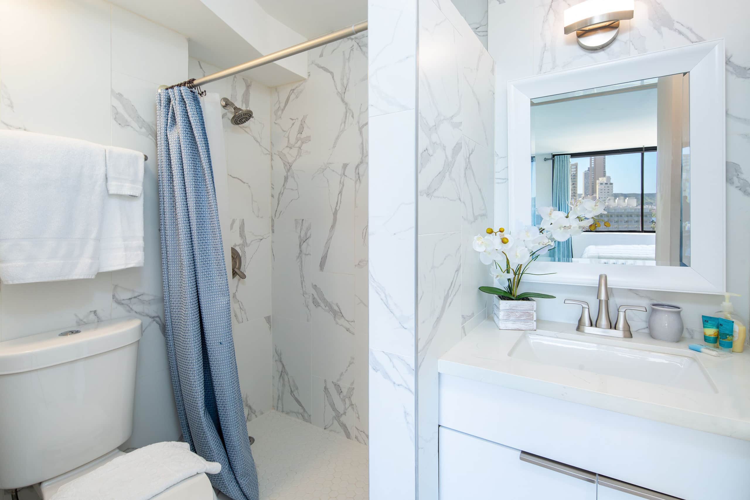 Condo in Honolulu · ★4.65 · Studio · 1 bed · 1 private bath - Image 2