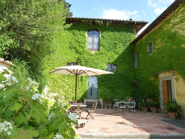 Residenza Strozzi The Stables: pool garden parking