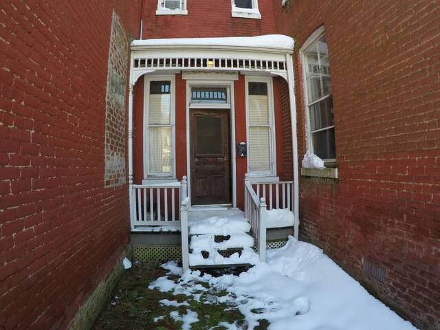 Private Entrance / Private HALF bath