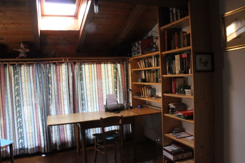 studio con finestra sul balcone