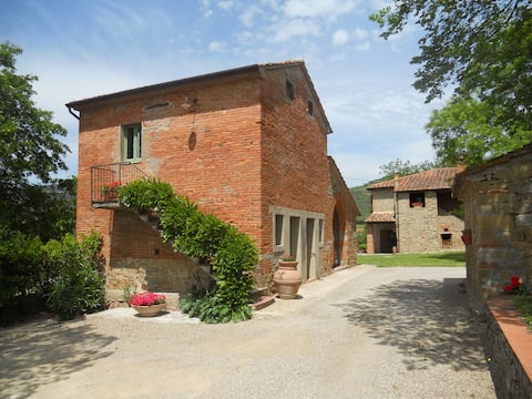 Annuncio Airbnb popolare: Charming Cottage with Pool a Castiglion Fiorentino