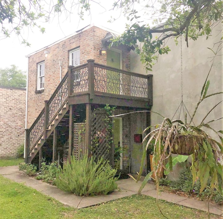 Apt. "D" Downtown Art & Eclectic "D" 2br Apartments for Rent in