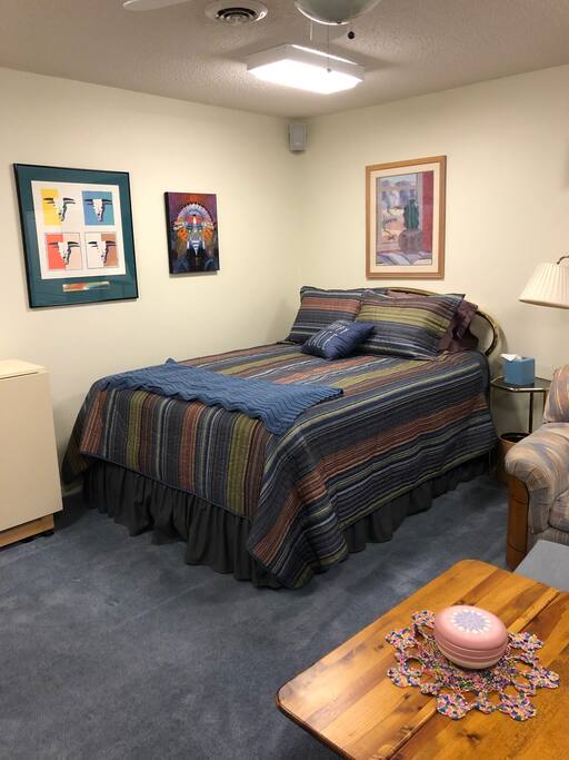 Family Room - Queen Bed