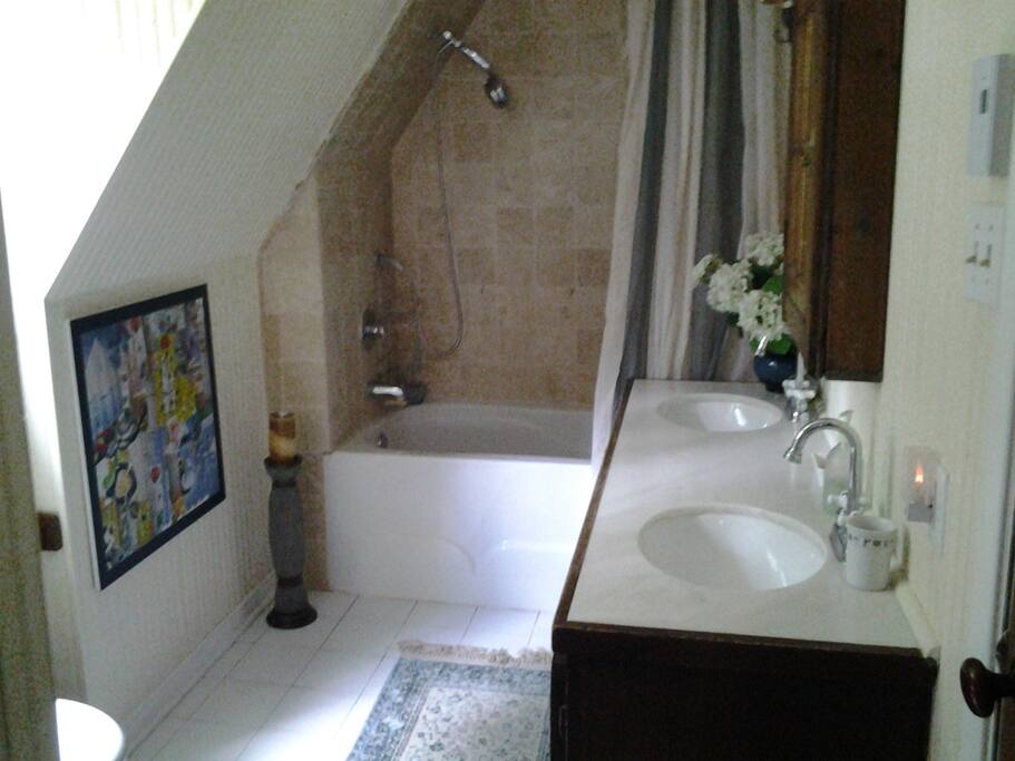 Salle de bain communiquante