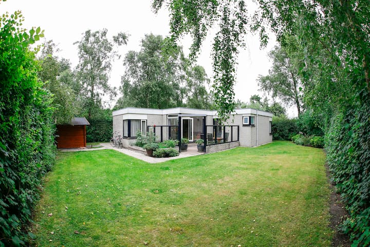 Very spacious lovely bungalow on Texel Island