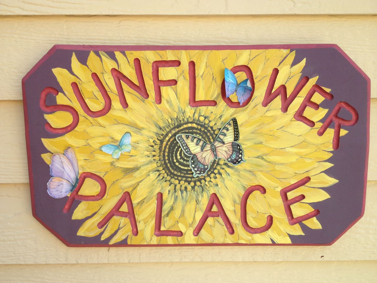 Welcome to the Sunflower Palace Treehouse