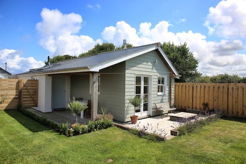 Cosy Coastal Cottage for 2