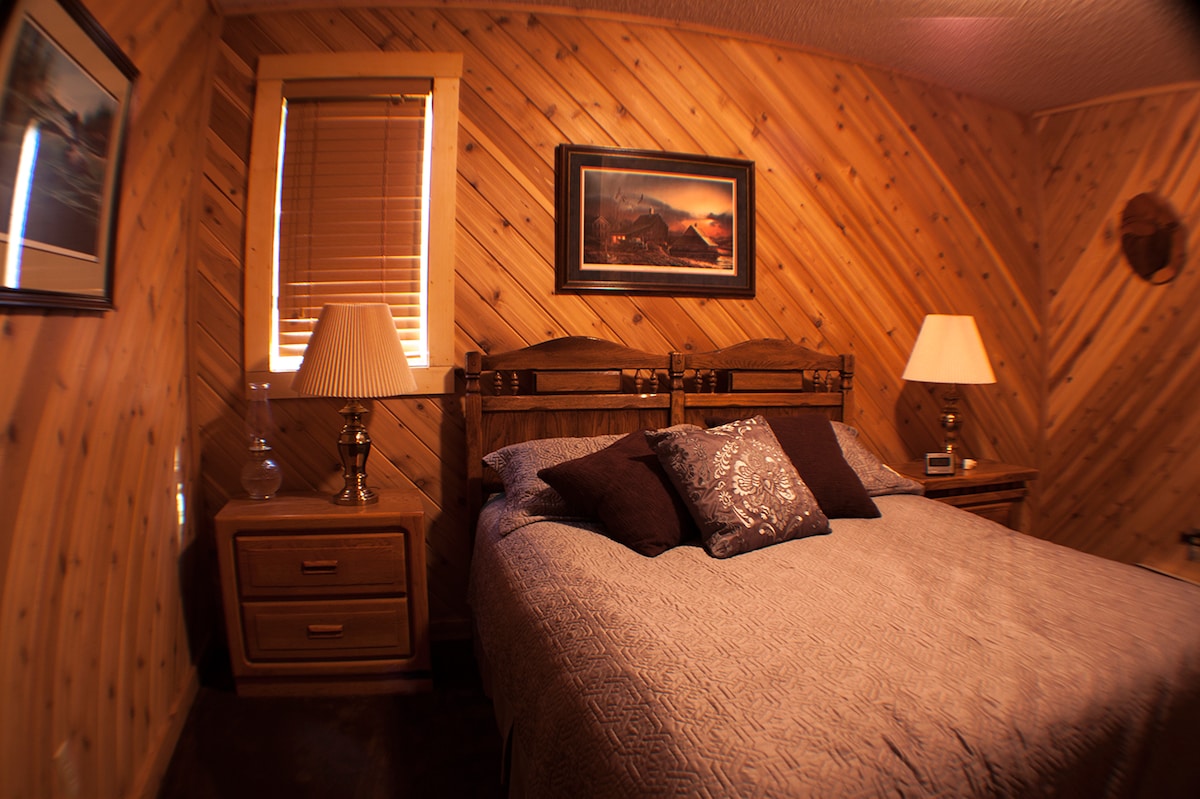 Main Level Bedroom 2-Queen Bed