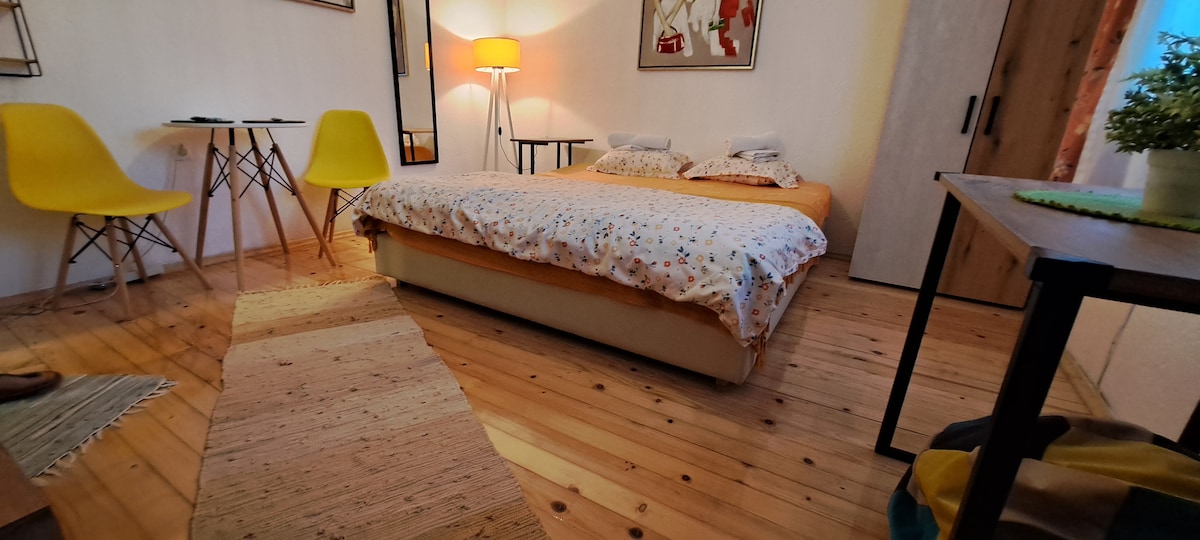 Një dhomë ideale për një qëndrim të shkurtër dhe të gjatë, ose  nëse ka dy prej tyre, për një qëndrim më të shkurtër