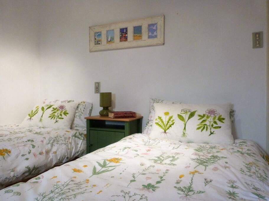 Adjoining twin bedded room for 2 adults sharing.
