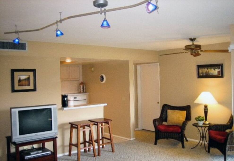 Comfortable & Modern Living Room Furnishings