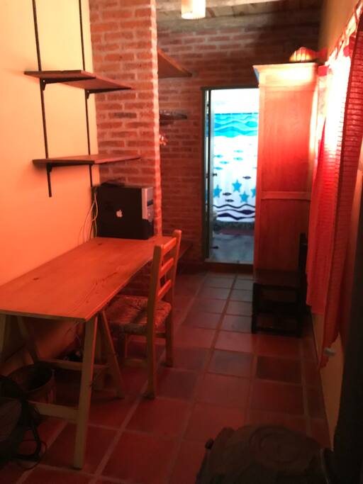 Escritorio y placard