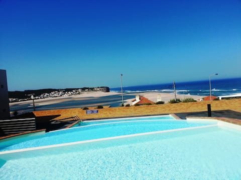 Airbnb em destaque: Family-friendly, Beachfront, Pools with Ocean View em Foz Do Arelho