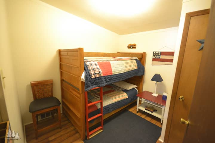 Dormitorio 5: literas.