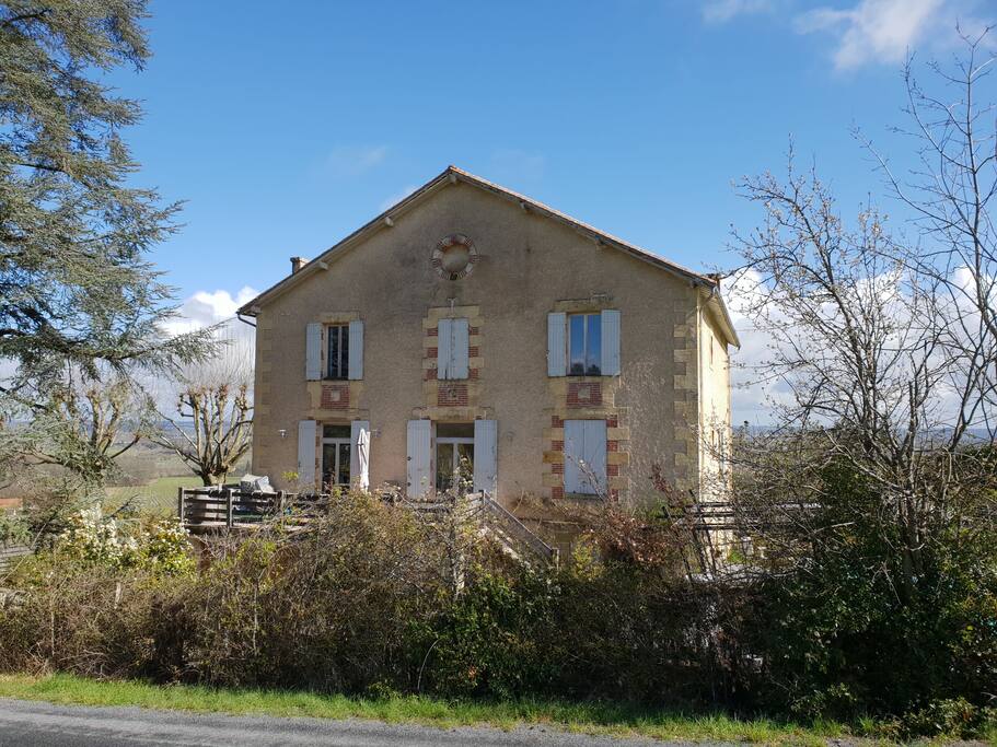 Devant de la maison.
