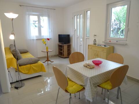 Modern apartment with garden for 2-3 people (Ap 2)